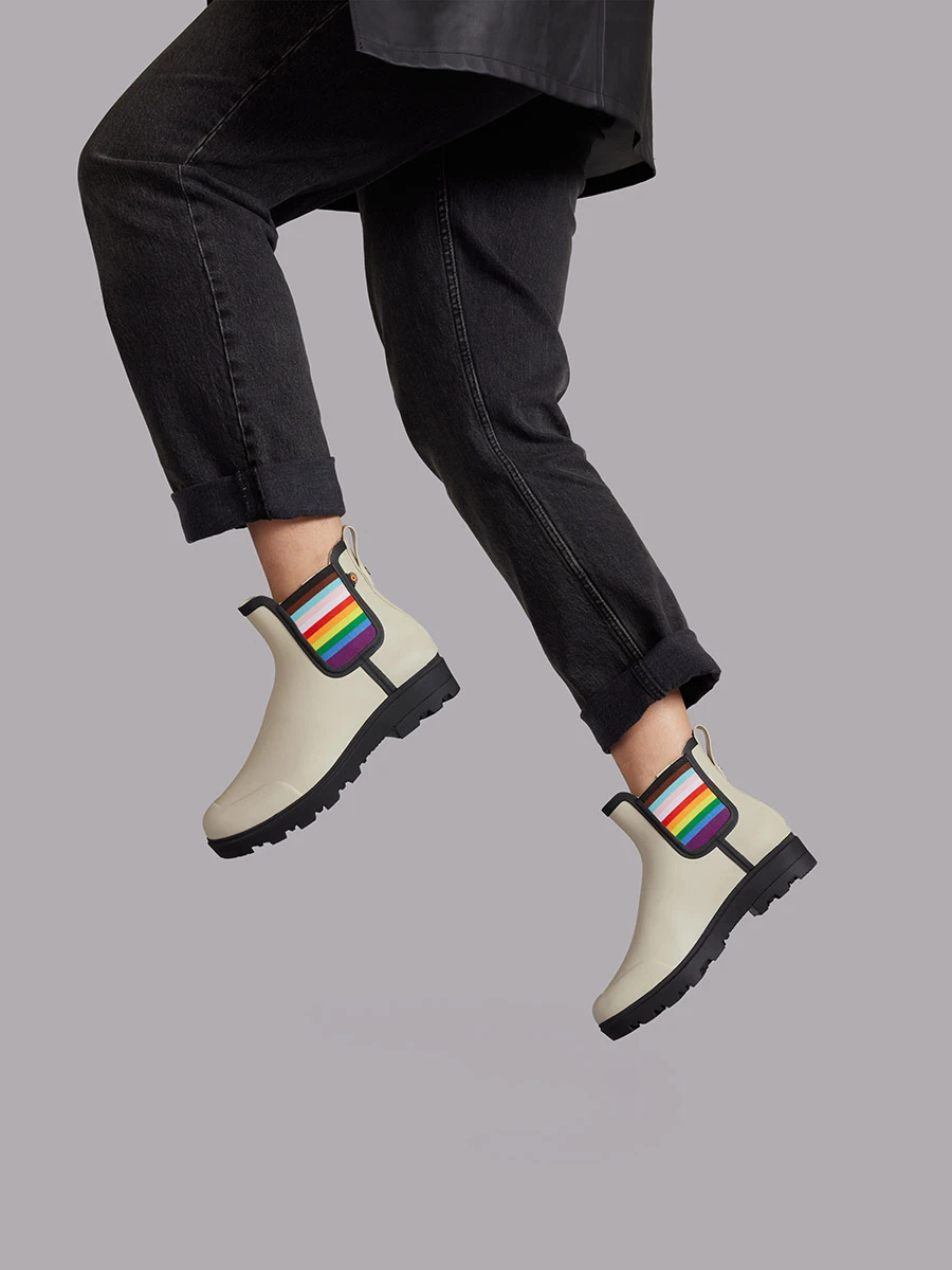 BOGS White Multi Holly Chelsea 5 BOGS White Multi Holly Chelsea - Image 3