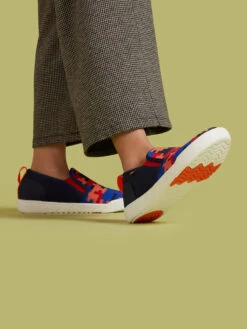 BOGS Navy Multi Kicker II Slip On Medium Camo -Shoesberry Store 02 31